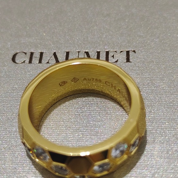 Chaumet 18K Gold Honeycomb Ring - Picture 3 of 9